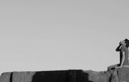 سکوت آنی  (اثری از فرانسیس آلیس در بی‌ینال ۲۰۱۵استانبول-ترجمه سوده عشقی)