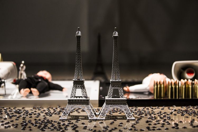 جسمیت و بی جسمی در آثار مانی مهرزاد