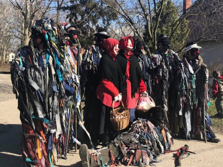 مراسم آیینی کوسه گلین  در ایران و شباهت ها و تفاوت های آن با مراسم آیینی تیکوروزش در روستای موها در مجارستان