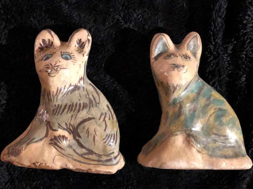 دو سفالینه قاجاری به شکل گربه -قرن نوزدهم میلادی